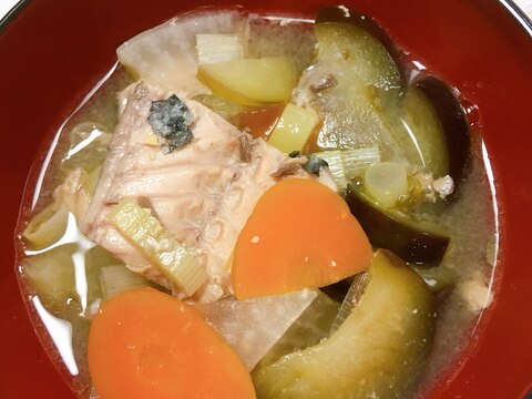 なすとサバ缶みそ汁